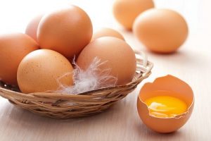 Ăn lòng đỏ trứng gà không làm tăng cholesterol